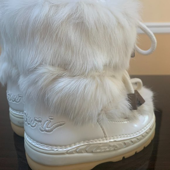 Snow Boots - Picture 1 of 2